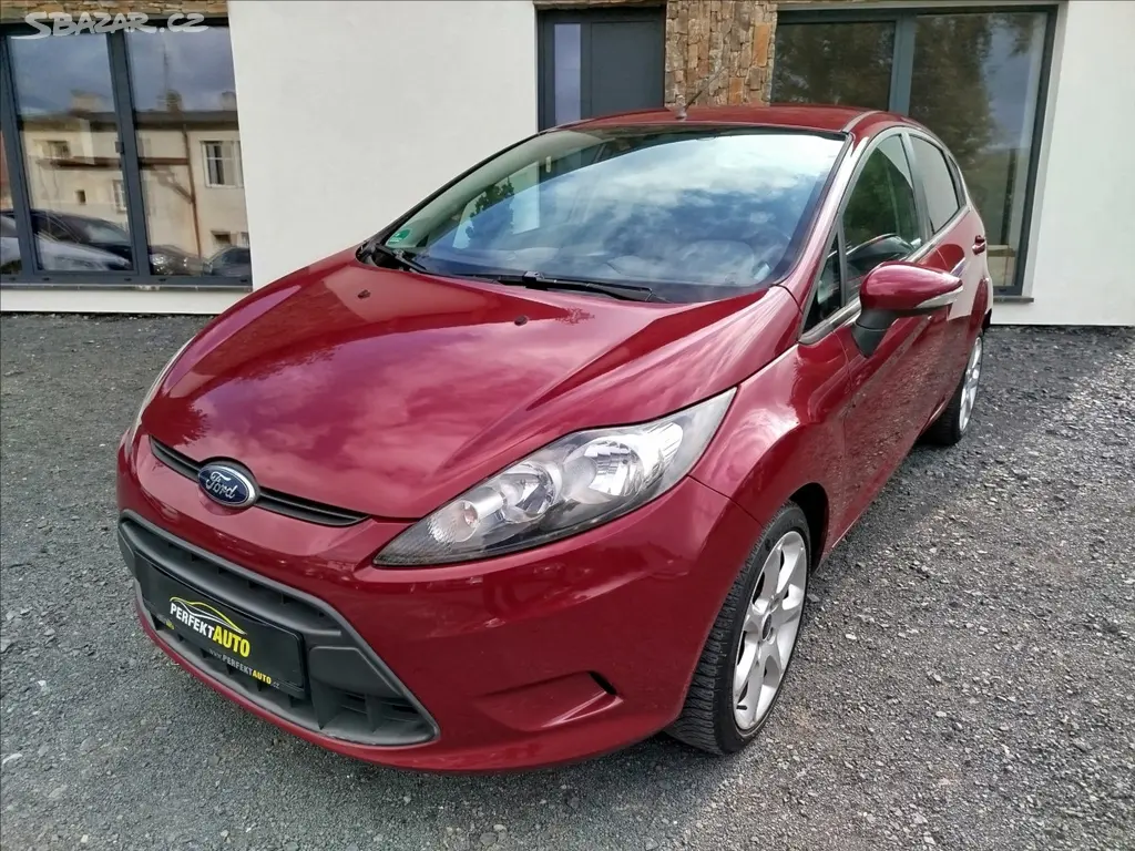 Ford Fiesta, 1,2 i 60 kW, HOT MAGENTA